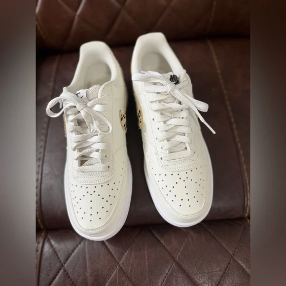 Nike Cream Sneakers with Leopard Detail - Picture 6 of 8